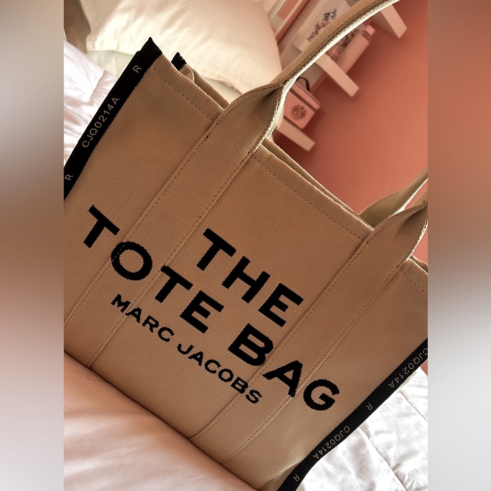 Marc Jacob’s The Jacquard Tote Bag Large Size Bag 💼